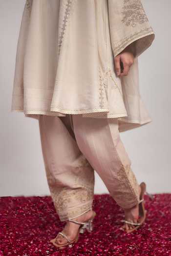 Shop Daljit Sudan Beige Tissue V-neck Embroidered Pheran Kurta And Salwar Set Online at Aza Fashions Shop_Daljit Sudan_Beige Tissue V-neck Embroidered Pheran Kurta And Salwar Set _Online_at_Aza_Fashions