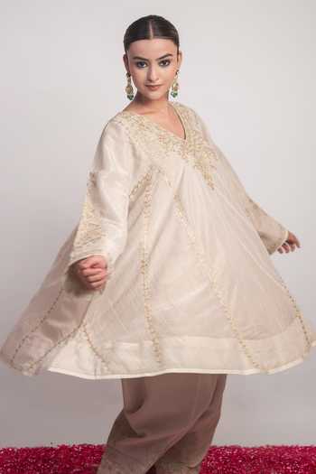 Daljit Sudan Beige Tissue V-neck Embroidered Pheran Kurta And Salwar Set at Aza Fashions Daljit Sudan_Beige Tissue V-neck Embroidered Pheran Kurta And Salwar Set _at_Aza_Fashions