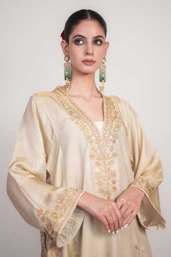 Daljit Sudan Gold Satin, Tissue V-neck, Yes Embroidered Pheran Kurta And Pant Set Online at Aza Fashions Daljit Sudan_Gold Satin, Tissue V-neck, Yes Embroidered Pheran Kurta And Pant Set _Online_at_Aza_Fashions