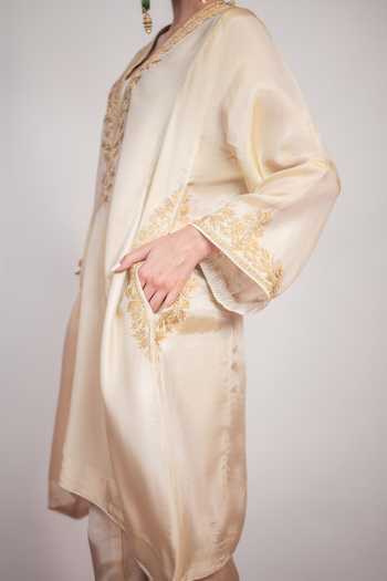 Buy Daljit Sudan Gold Satin, Tissue V-neck, Yes Embroidered Pheran Kurta And Pant Set Online at Aza Fashions Buy_Daljit Sudan_Gold Satin, Tissue V-neck, Yes Embroidered Pheran Kurta And Pant Set _Online_at_Aza_Fashions