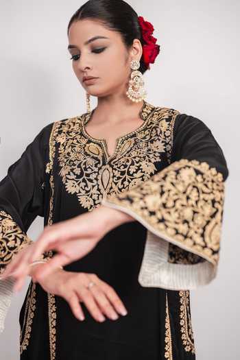 Buy Daljit Sudan Black Crepe V-neck, Yes Embroidered Pheran Kurta And Pant Set Online at Aza Fashions Buy_Daljit Sudan_Black Crepe V-neck, Yes Embroidered Pheran Kurta And Pant Set _Online_at_Aza_Fashions