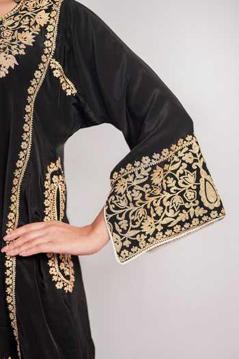 Daljit Sudan Black Crepe V-neck, Yes Embroidered Pheran Kurta And Pant Set at Aza Fashions Daljit Sudan_Black Crepe V-neck, Yes Embroidered Pheran Kurta And Pant Set _at_Aza_Fashions