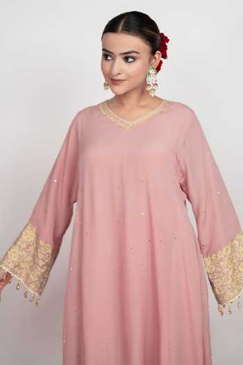 Buy Daljit Sudan Pink Crepe, Georgette V-neck, Yes Powder Kurta Set With Striped Dupatta Online at Aza Fashions Buy_Daljit Sudan_Pink Crepe, Georgette V-neck, Yes Powder Kurta Set With Striped Dupatta _Online_at_Aza_Fashions