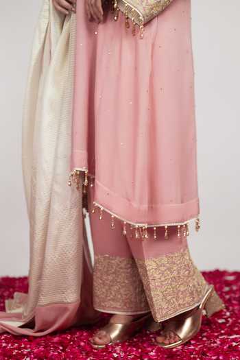 Shop Daljit Sudan Pink Crepe, Georgette V-neck, Yes Powder Kurta Set With Striped Dupatta Online at Aza Fashions Shop_Daljit Sudan_Pink Crepe, Georgette V-neck, Yes Powder Kurta Set With Striped Dupatta _Online_at_Aza_Fashions