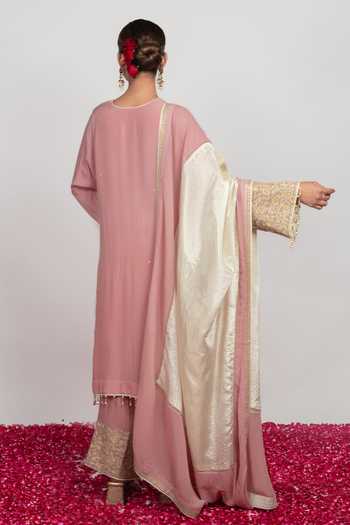 Daljit Sudan Powder Pink Kurta Set With Striped Dupatta 