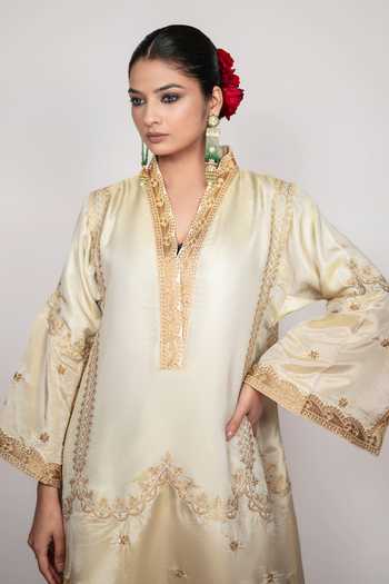 Shop Daljit Sudan Off White Satin, Tissue V-neck Ivory Embroidered Kurta Set With Striped Dupatta Online at Aza Fashions Shop_Daljit Sudan_Off White Satin, Tissue V-neck Ivory Embroidered Kurta Set With Striped Dupatta _Online_at_Aza_Fashions