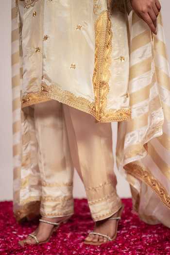 Buy Daljit Sudan Off White Satin, Tissue V-neck Ivory Embroidered Kurta Set With Striped Dupatta Buy_Daljit Sudan_Off White Satin, Tissue V-neck Ivory Embroidered Kurta Set With Striped Dupatta