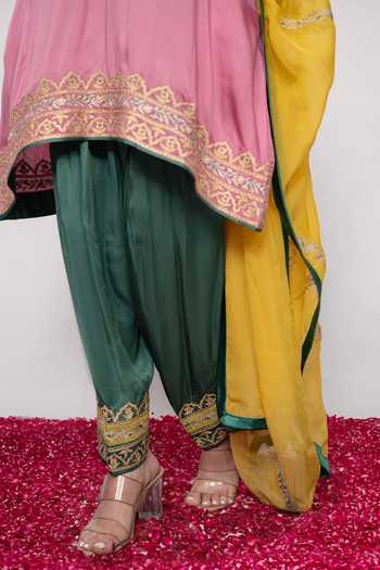 Daljit Sudan Pink Organza, Satin Split V-neck Tri-color Embroidered Pheran Kurta Set at Aza Fashions Daljit Sudan_Pink Organza, Satin Split V-neck Tri-color Embroidered Pheran Kurta Set _at_Aza_Fashions