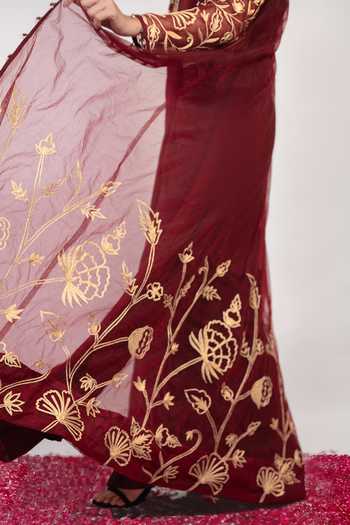 Buy_Daljit Sudan_Maroon Crepe, Net V-neck, Mandarin Embroidered Saree Set With Long Jacket _Online_at_Aza_Fashions