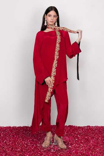 Daljit Sudan Asymmetric Cherry Kurta Set With Embroidered Stole 