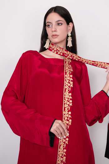 Daljit Sudan Red Crepe Round Neck Asymmetric Cherry Kurta Set With Embroidered Stole Online at Aza Fashions Daljit Sudan_Red Crepe Round Neck Asymmetric Cherry Kurta Set With Embroidered Stole _Online_at_Aza_Fashions