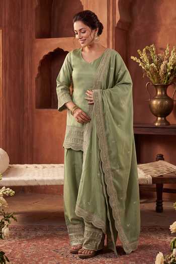 Khwaab By Sanjana Lakhani Green Silk, Georgette V-neck, Yes Scalloped Kurta Salwar Set Online at Aza Fashions Khwaab By Sanjana Lakhani_Green Silk, Georgette V-neck, Yes Scalloped Kurta Salwar Set _Online_at_Aza_Fashions
