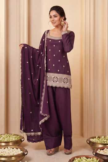 Khwaab By Sanjana Lakhani Wine Silk Square Neck, Yes Embroidered Short Kurta Set Online at Aza Fashions Khwaab By Sanjana Lakhani_Wine Silk Square Neck, Yes Embroidered Short Kurta Set _Online_at_Aza_Fashions