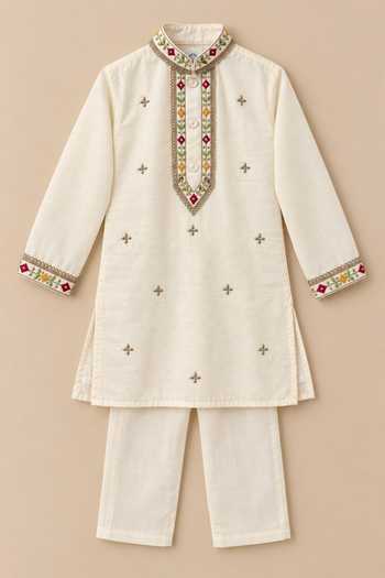 MI Dulce An'Ya Ivory Cotton, Chanderi Placement Embroidered Kurta Set Online at Aza Fashions MI Dulce An'Ya_Ivory Cotton, Chanderi Placement Embroidered Kurta Set _Online_at_Aza_Fashions