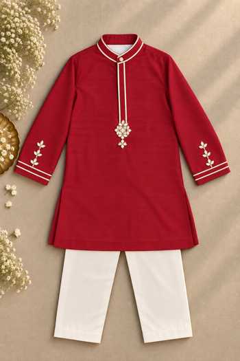 MI Dulce An'Ya Red Cotton, Chanderi Zardozi Embroidered Kurta Set Online at Aza Fashions MI Dulce An'Ya_Red Cotton, Chanderi Zardozi Embroidered Kurta Set _Online_at_Aza_Fashions