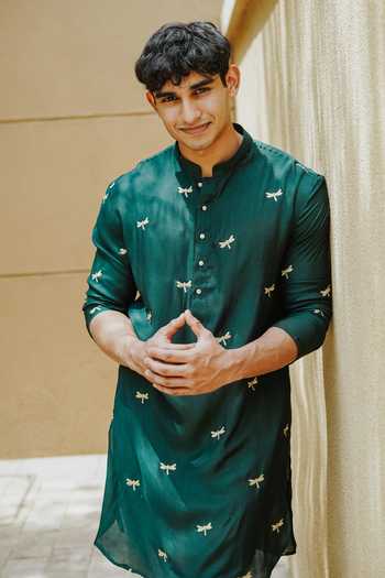 Un-Cuffed Dragonfly Embroidered Kurta Set 