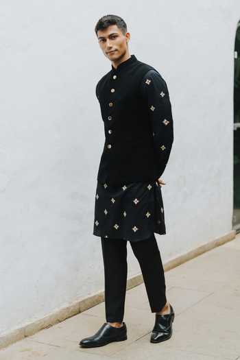 Un-Cuffed Zari Work Bundi & Kurta Set 