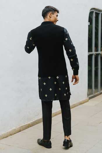 Un-Cuffed Zari Work Bundi & Kurta Set 
