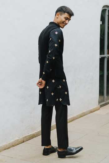 Buy Un-Cuffed Black Viscose, Silk, Muslin, Cotton Zari Work Bundi And Kurta Set Online at Aza Fashions Buy_Un-Cuffed_Black Viscose, Silk, Muslin, Cotton Zari Work Bundi And Kurta Set _Online_at_Aza_Fashions