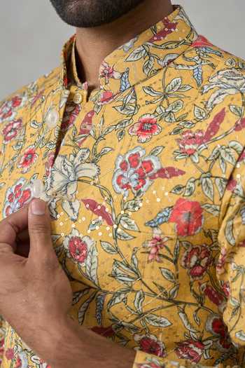 Buy Un-Cuffed Yellow Silk, Muslin, Cotton Printed Kurta Set Online at Aza Fashions Buy_Un-Cuffed_Yellow Silk, Muslin, Cotton Printed Kurta Set _Online_at_Aza_Fashions