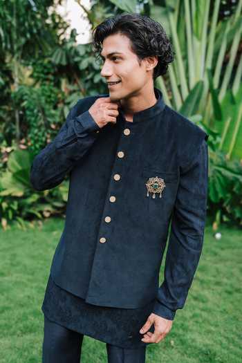 Un-Cuffed Woven Bundi & Kurta Set 