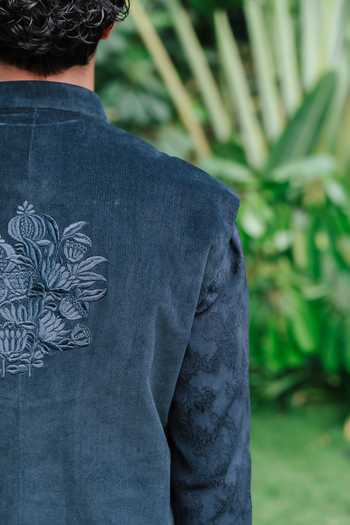 Buy Un-Cuffed Navy Silk, Muslin, Jacquard Woven Bundi And Kurta Set Online at Aza Fashions Buy_Un-Cuffed_Navy Silk, Muslin, Jacquard Woven Bundi And Kurta Set _Online_at_Aza_Fashions