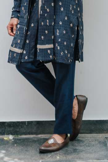 Un-Cuffed Navy Silk, Muslin, Cotton Embroidered Kurta Set With Stole Online at Aza Fashions Un-Cuffed_Navy Silk, Muslin, Cotton Embroidered Kurta Set With Stole _Online_at_Aza_Fashions