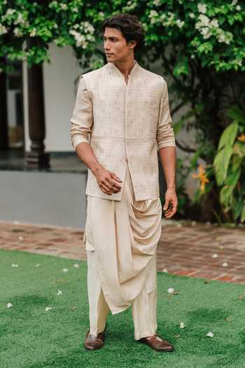 Un-Cuffed Embroidered Bundi & Kurta Set 