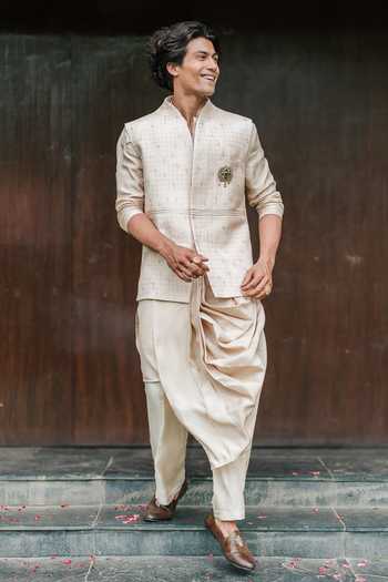 Un-Cuffed Embroidered Bundi & Kurta Set 
