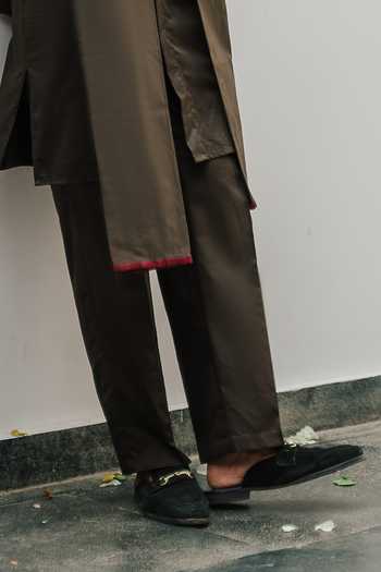 Un-Cuffed Olive Green Cotton Pleated Bundi And Kurta Set Online at Aza Fashions Un-Cuffed_Olive Green Cotton Pleated Bundi And Kurta Set _Online_at_Aza_Fashions