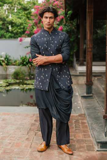 Un-Cuffed Embroidered Bundi & Kurta Set 