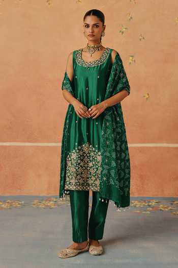 Pink City By Sarika Panna Phool Embroidered Kurta Set 