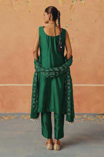 Pink City By Sarika Panna Phool Embroidered Kurta Set 