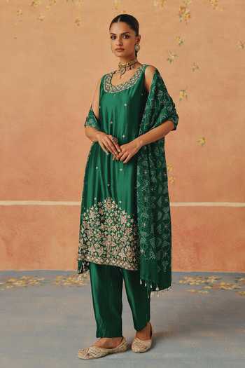 Pink City By Sarika_Emerald Green Silk, Chanderi Scoop Neck, Yes Panna Phool Embroidered Kurta Set _Online_at_Aza_Fashions
