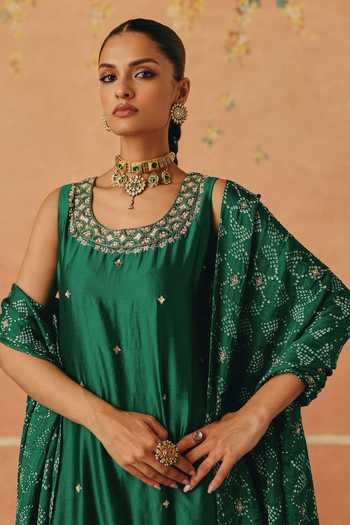 Shop_Pink City By Sarika_Emerald Green Silk, Chanderi Scoop Neck, Yes Panna Phool Embroidered Kurta Set _Online_at_Aza_Fashions