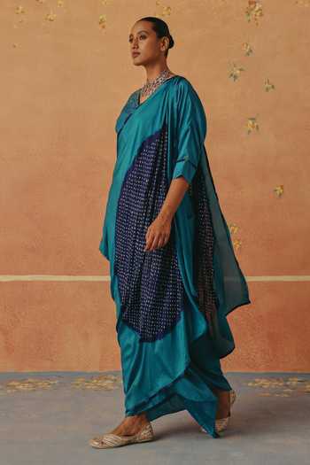 Pink City By Sarika_Teal Silk V-neck, Yes Neel Bandhani Draped Skirt Saree With Kurta _Online_at_Aza_Fashions