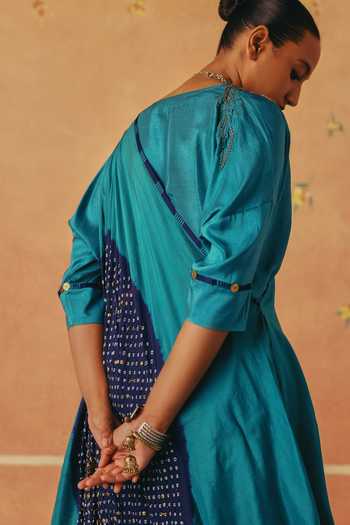Shop_Pink City By Sarika_Teal Silk V-neck, Yes Neel Bandhani Draped Skirt Saree With Kurta _Online_at_Aza_Fashions