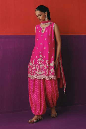 Pink City By Sarika_Pink Silk, Chanderi Keyhole Neck Rani Gulab Embroidered Kurta Set _Online_at_Aza_Fashions