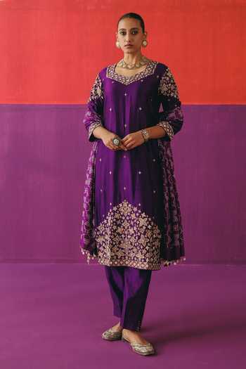 Pink City By Sarika Baingani Phool Embroidered Kurta Set 