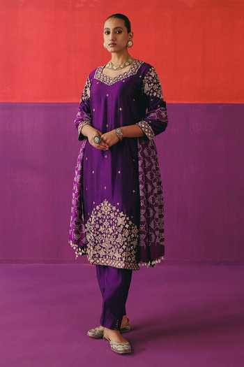 Pink City By Sarika_Purple Silk, Chanderi Scoop Neck Baingani Phool Embroidered Kurta Set _Online_at_Aza_Fashions