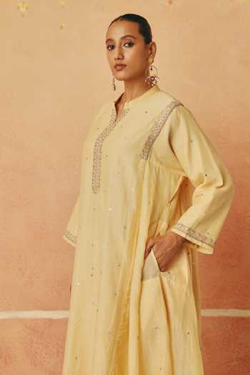 Pink City By Sarika_Yellow Silk, Chanderi Split V-neck Kanak Gota Patti Work Kurta With Pant _at_Aza_Fashions