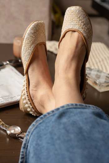 Coral Haze Caramel Geometric Woven Juttis 