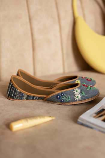 Buy Coral Haze Blue Disty Floral Thread Work Juttis Online at Aza Fashions Buy_Coral Haze_Blue Disty Floral Thread Work Juttis _Online_at_Aza_Fashions