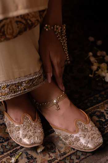 Coral Haze_Peach Zareen Hand Embroidered Juttis _Online_at_Aza_Fashions