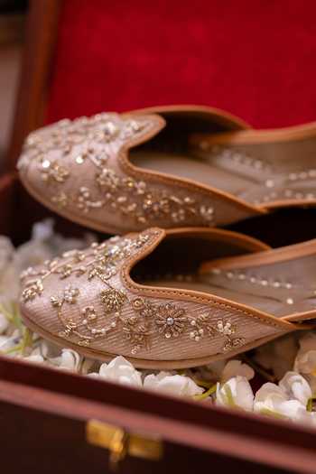 Buy_Coral Haze_Peach Zareen Hand Embroidered Juttis _Online_at_Aza_Fashions