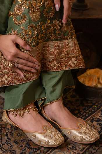 Coral Haze Sitara Hand Embroidered Juttis 