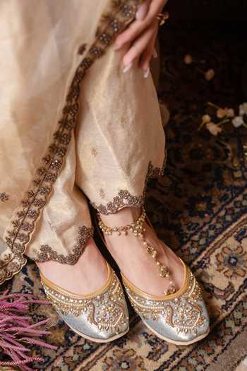 Coral Haze Firoza Hand Embroidered Juttis 