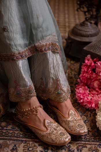 Coral Haze Nazish Embroidered Open Back Juttis 