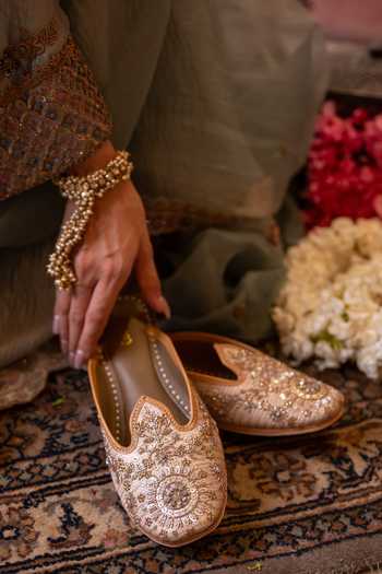 Coral Haze_Peach Nazish Embroidered Open Back Juttis _Online_at_Aza_Fashions