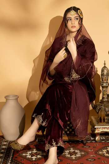 Buy_Afriya_Maroon , Velvet, Organza V-neck Zar-e-makhmal A-line Kurta Set 